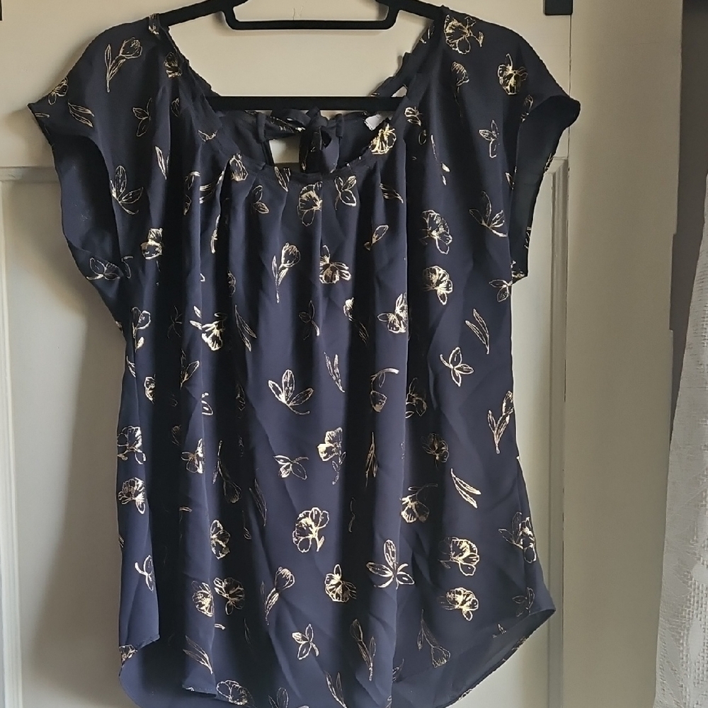 A Gray And Gold Floral Accent Top By Lauren Conrad.
